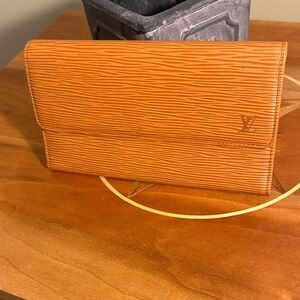Louis Vuitton Portefeuille Tresor Epi Long Wallet